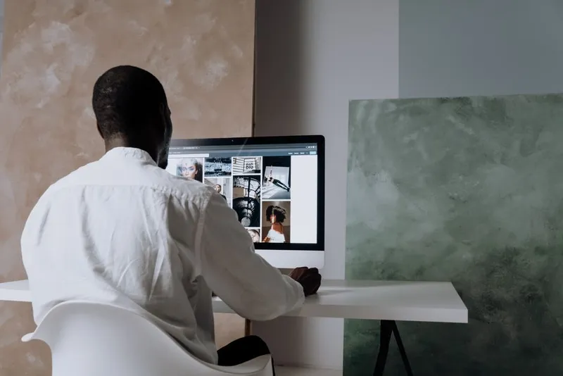 Person browsing a website alone on a computer